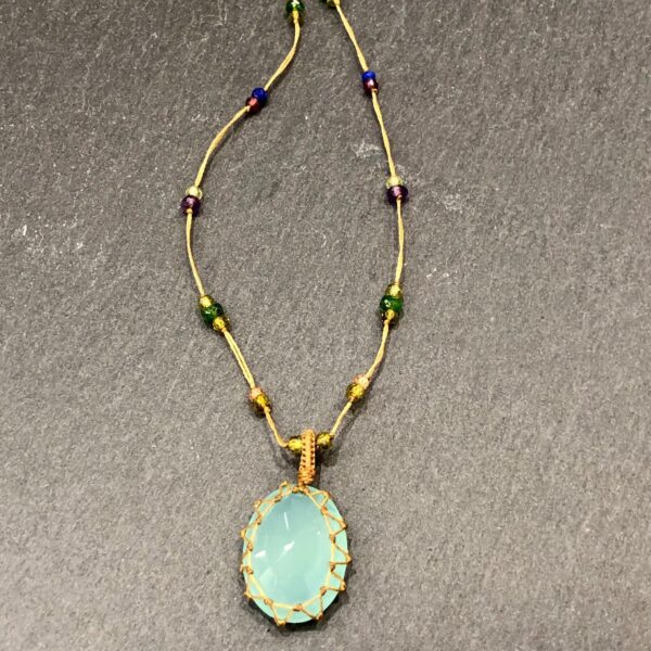 Collier Tibetan Calcedoine