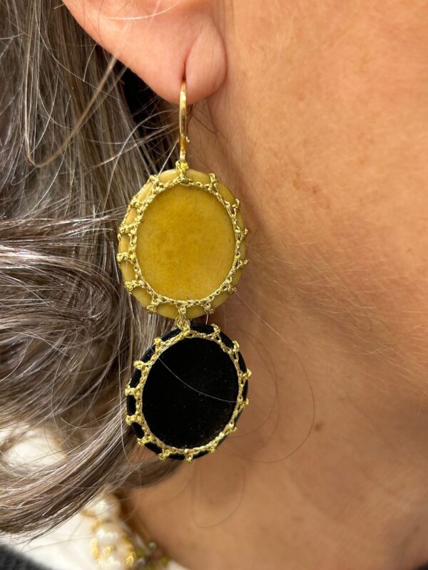 Boucles d'oreilles Cartagena Moutarde / Noir – Image 2