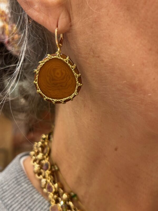 Boucles d'oreilles CARTAGENA simple Camel – Image 3