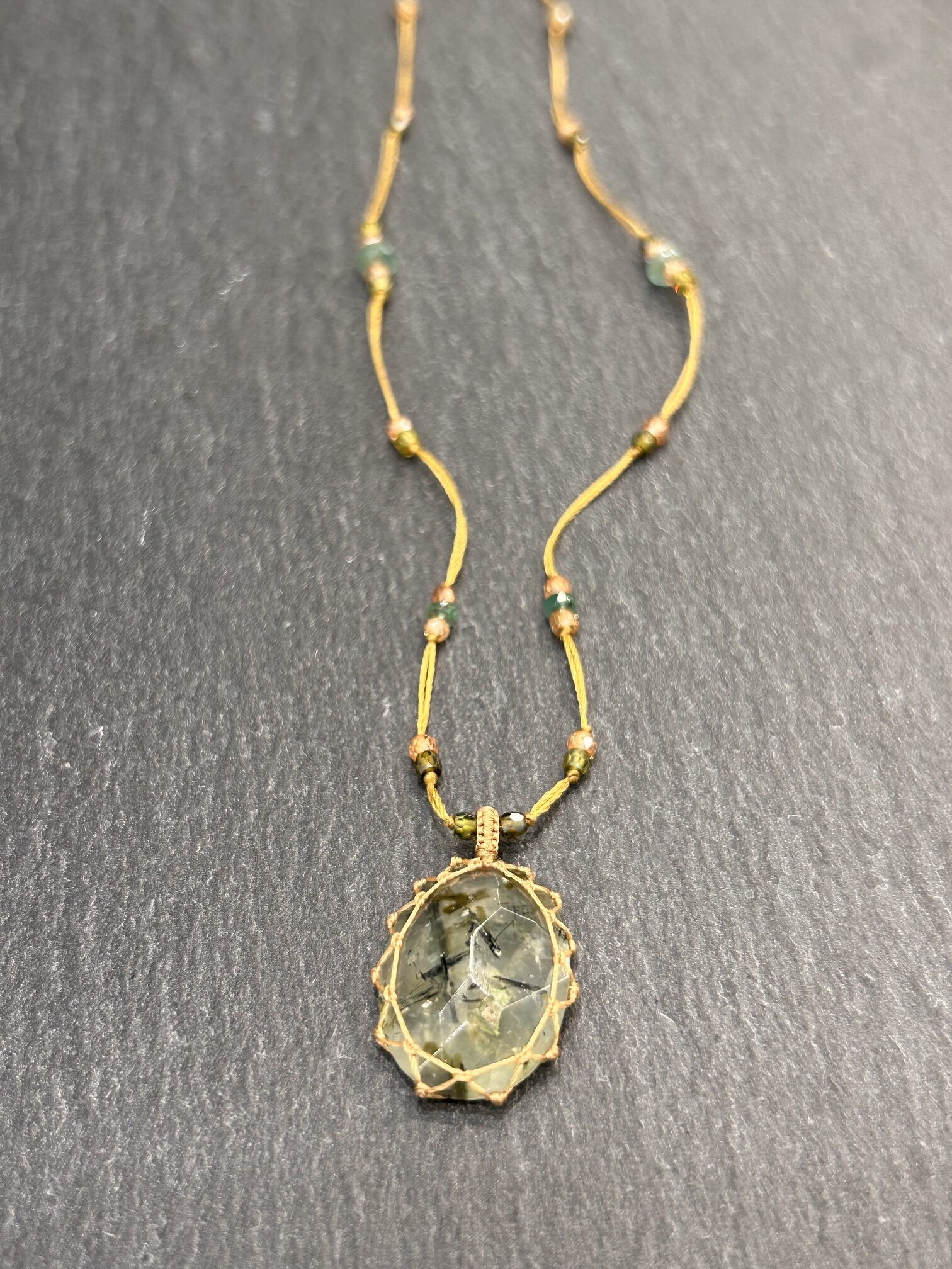 COLLIER TIBETAN PREHNITE - ASTREE