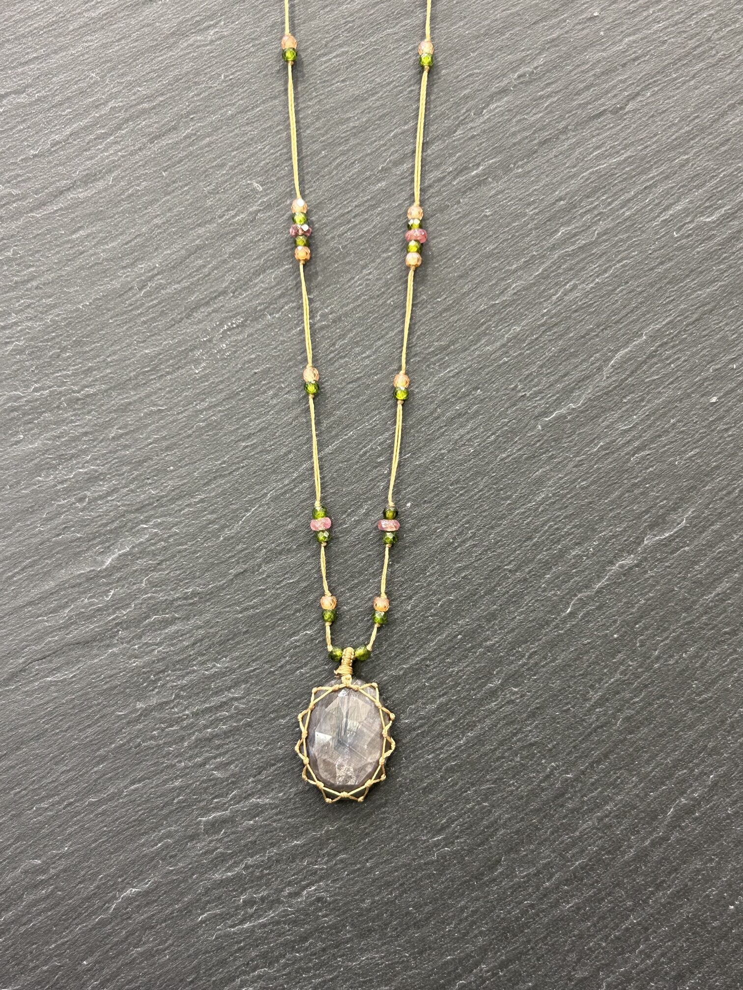 Collier TIBETAN Corindon gris - SHARING – Image 3