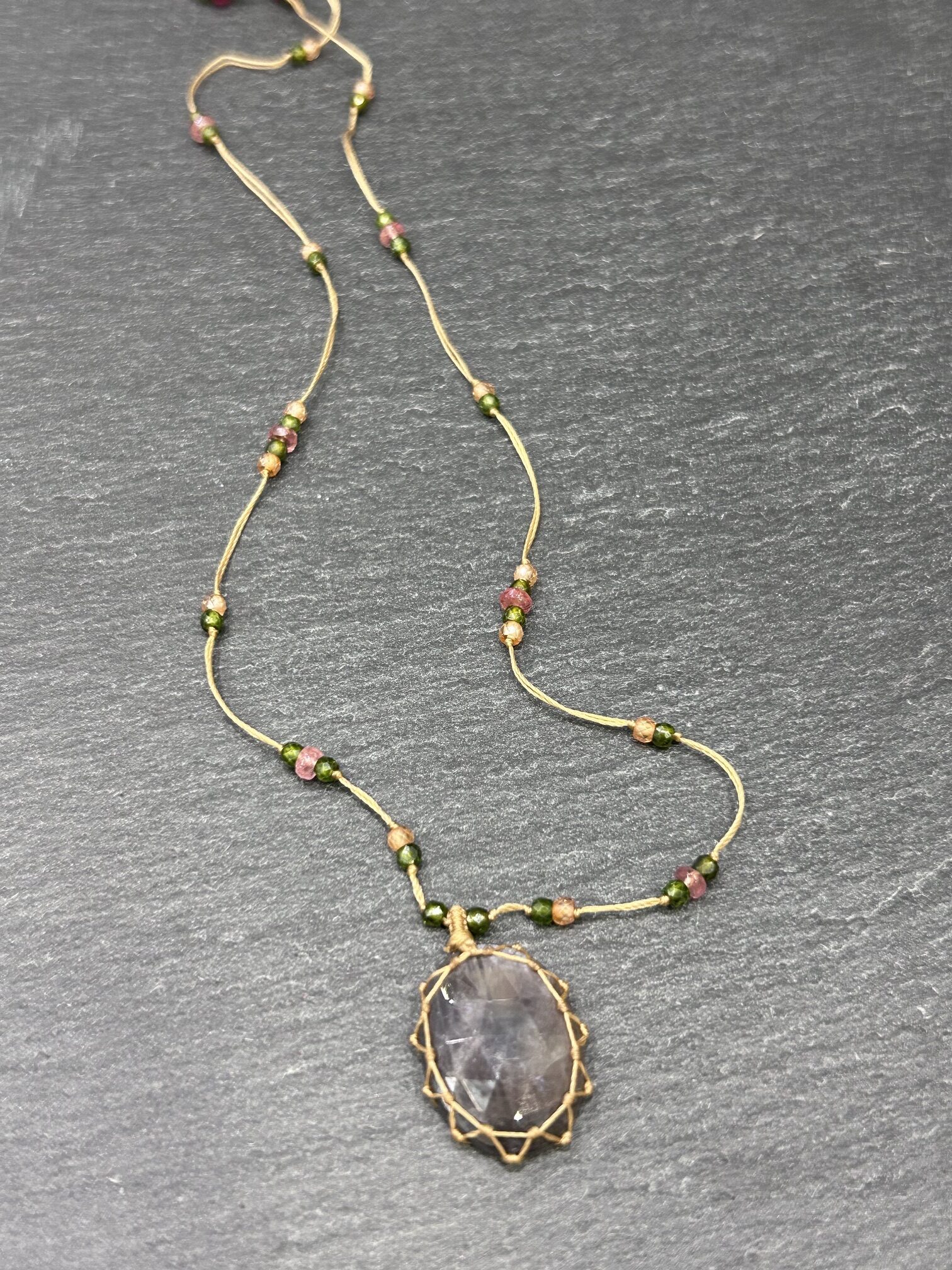 COLLIER TIBETAN CORINDON GRIS - ASTREE